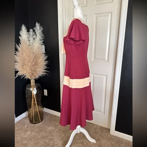 Unique Vintage 1920s Burgundy & Pink Wilshire Flapper Day Dress
Medium (6-8) - Picture 7 of 12